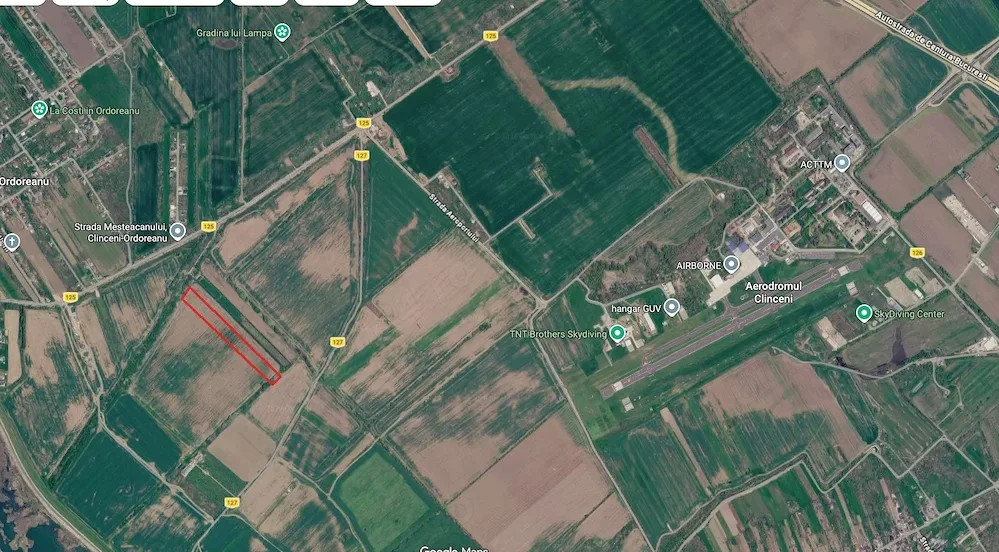 Terenul conturat cu roșu la intersecția DC125 cu DC127, cu Aerodromul Clinceni la est și A0 în colțul din dreapta sus
