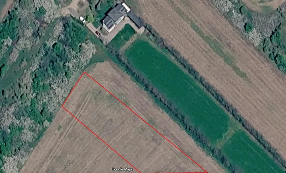 Detaliu de la capătul de nord al terenului, cu locuința și livada învecinate